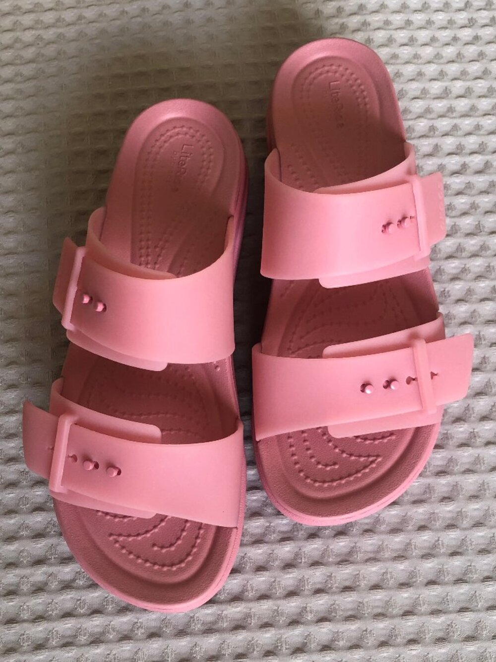NEW Frosted Pink LiteRide CROCS Brooklyn Wedge with 2 Adjustable Straps - Size 7 - Picture 3 of 9
